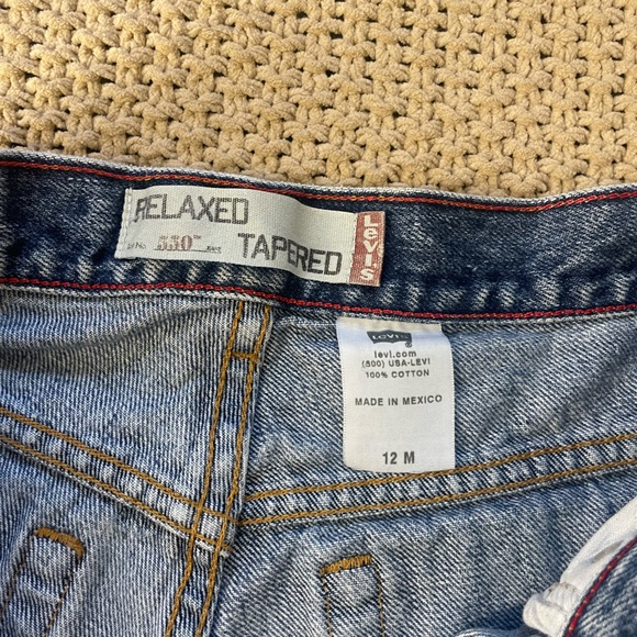 LEVI'S 30" Waist Cut-Off Denim Shorts - Picture 2 of 6